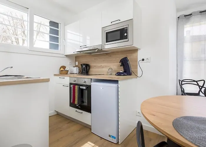 - 4 * Порте-сюр-Гарон