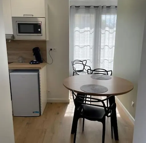 - 4 * Порте-сюр-Гарон